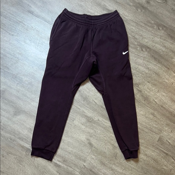 Nike Sportswear Club‎ Fleece Joggers Eggplant - Picture 1 of 8